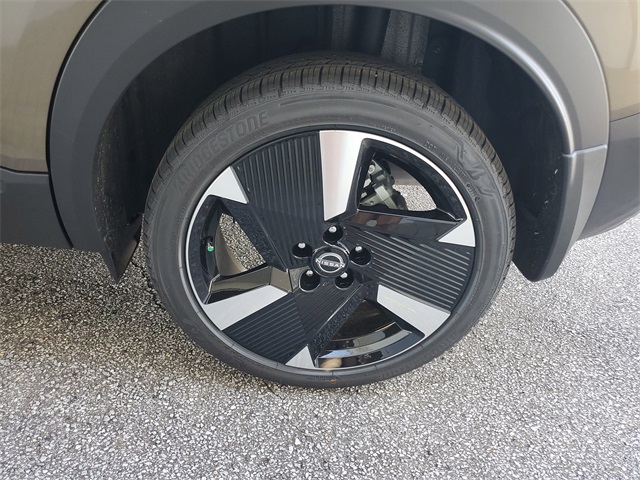 2025 Nissan Kicks SR photo 19
