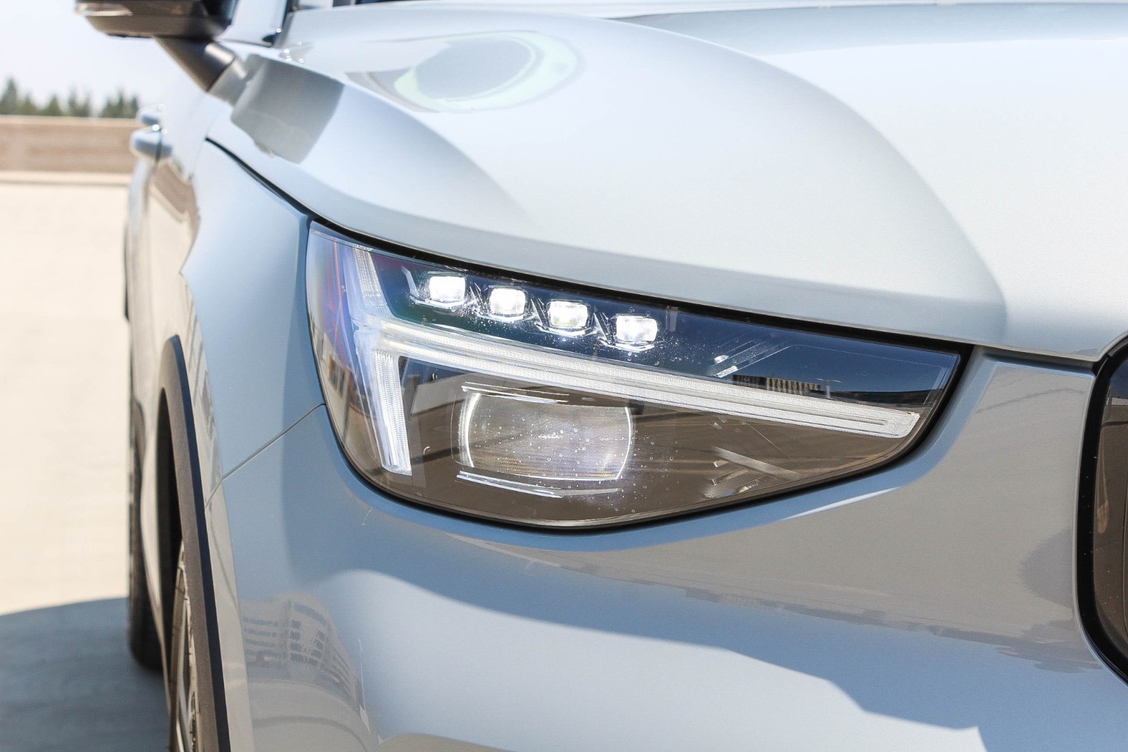 2025 Volvo XC40 Plus photo 4