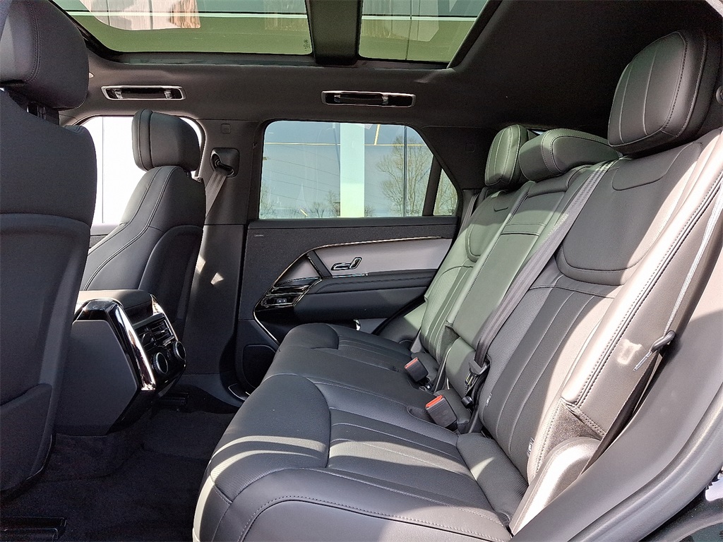 2025 Land Rover Range Rover Sport photo 5