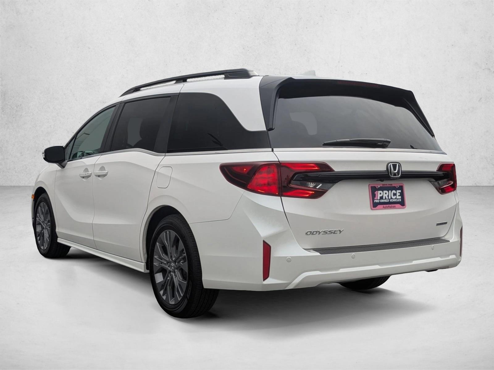 2025 Honda Odyssey Touring photo 3