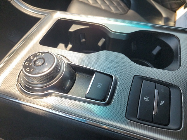 2024 Ford Edge Titanium photo 4