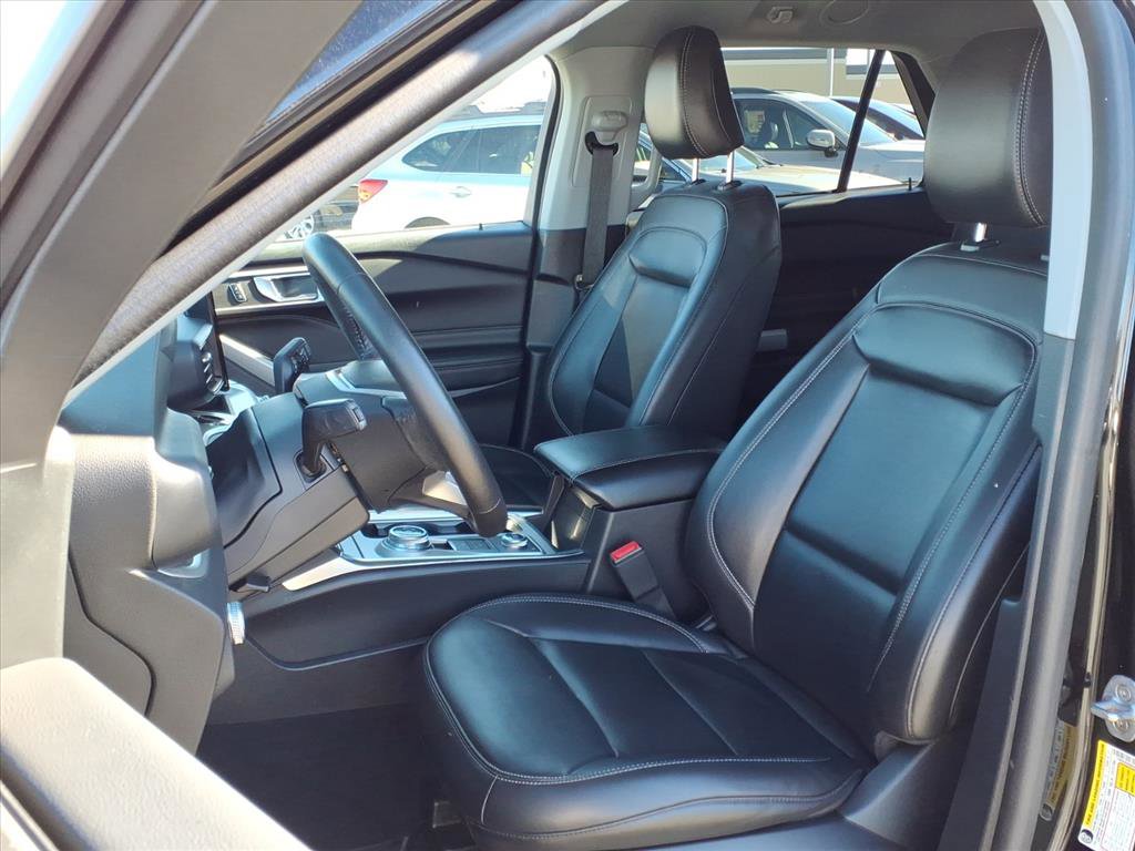 2022 Ford Explorer XLT photo 2