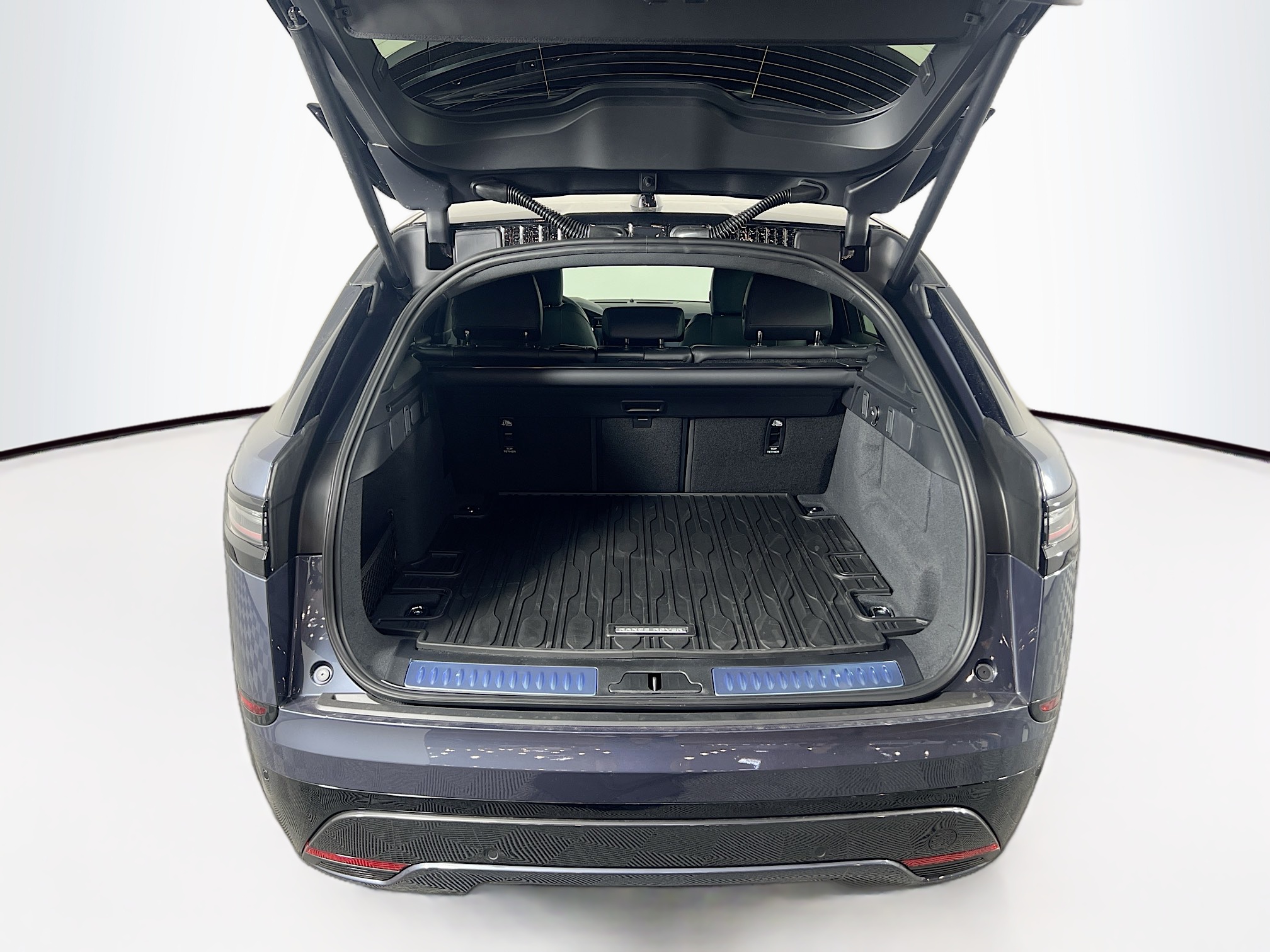 2026 Land Rover Range Rover Velar SE photo 11