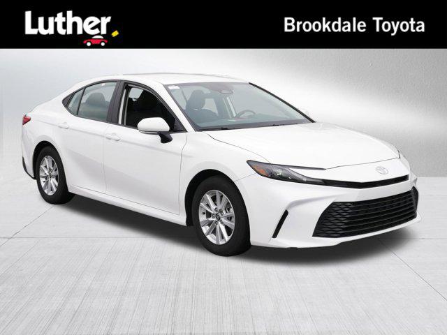 2025 Toyota Camry LE's photo