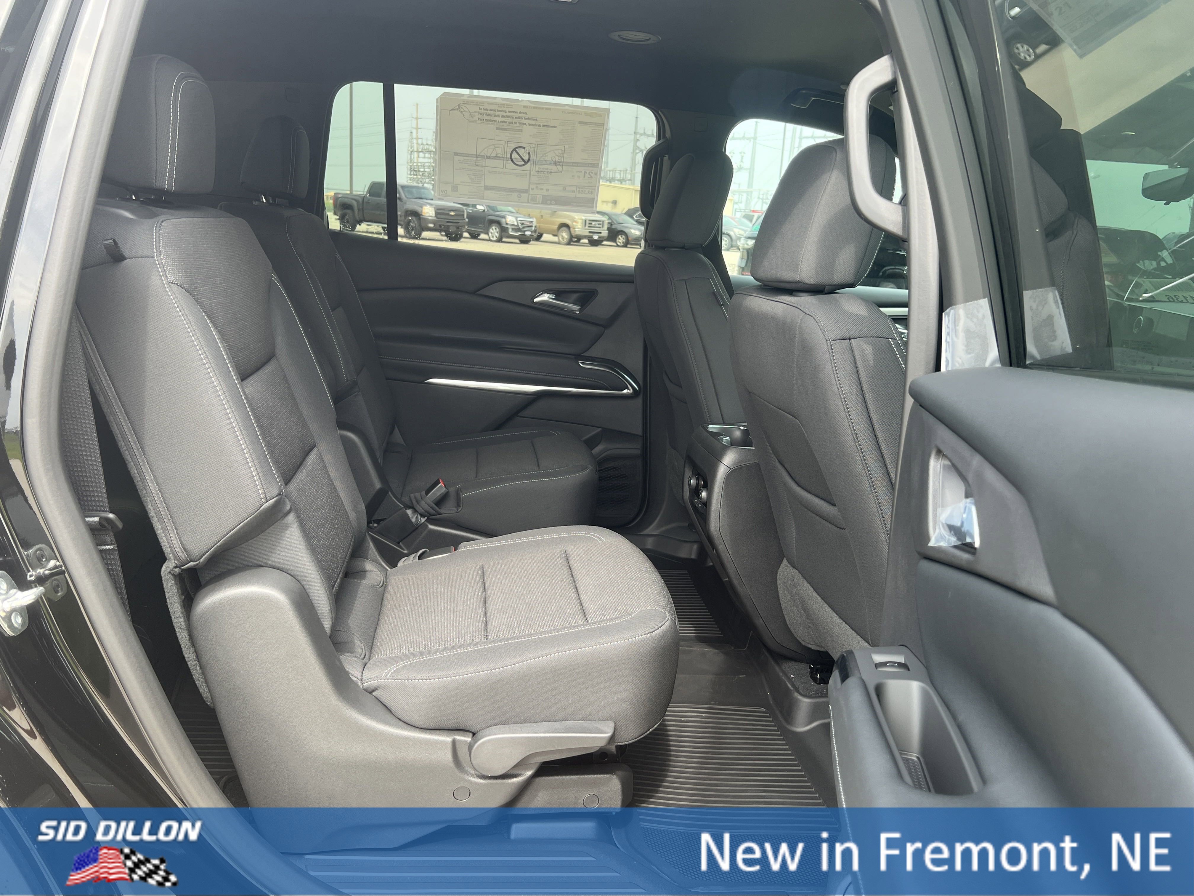 2026 Chevrolet Traverse photo 2