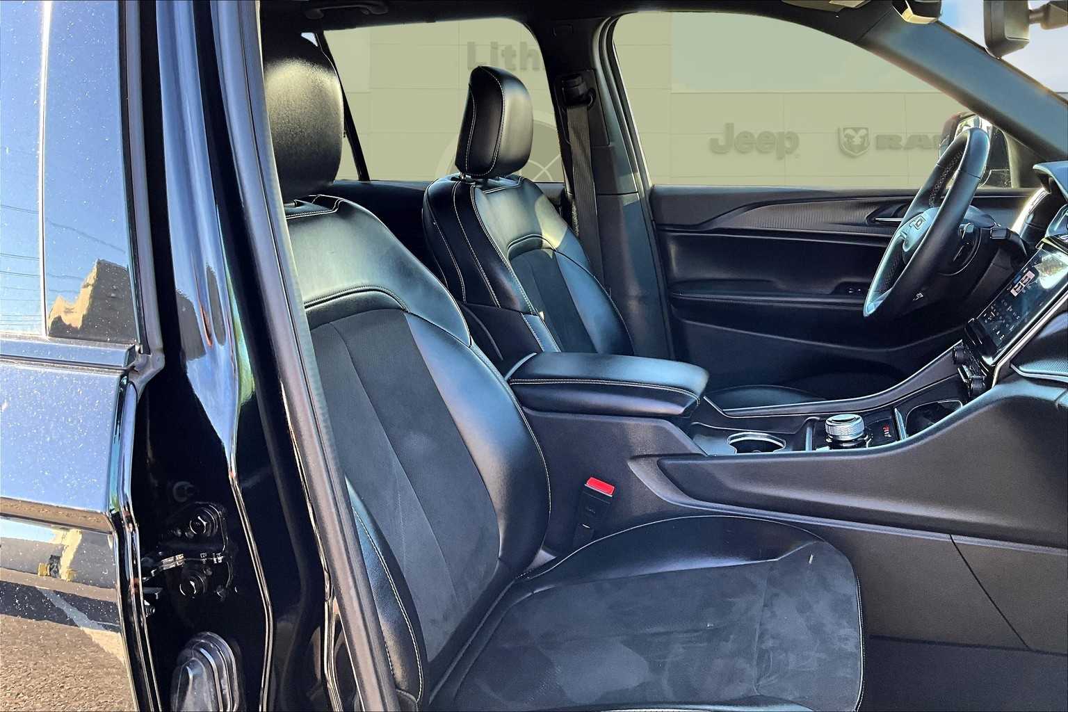 2024 Jeep Grand Cherokee Altitude photo 11