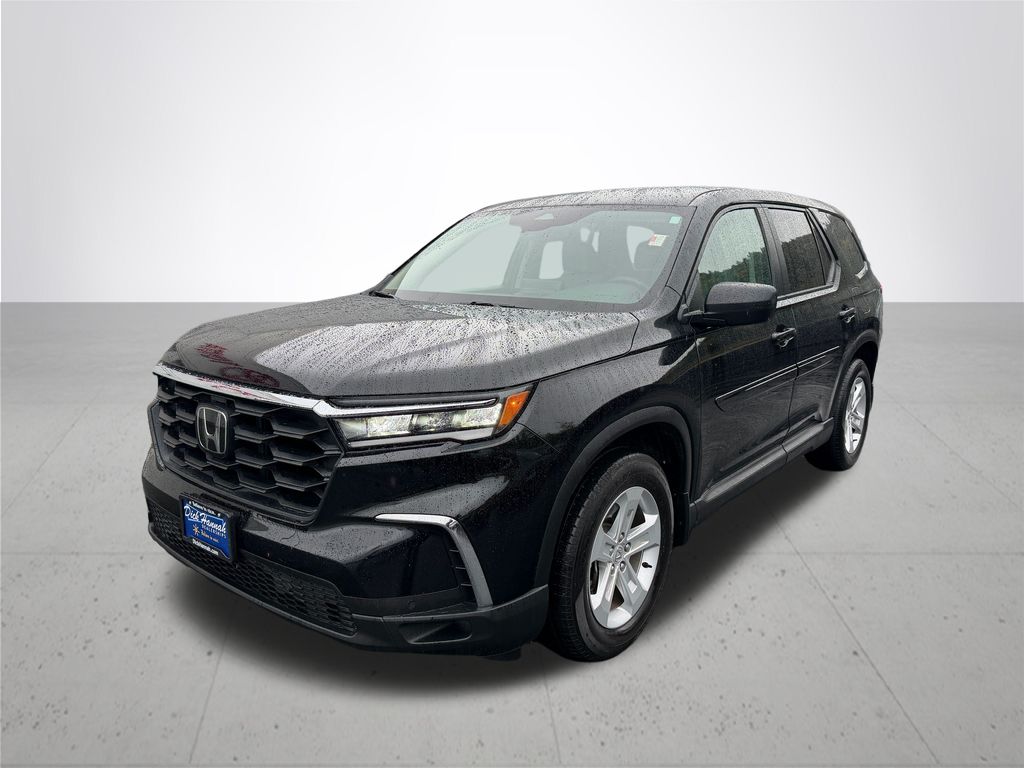 2023 Honda Pilot LX photo 2
