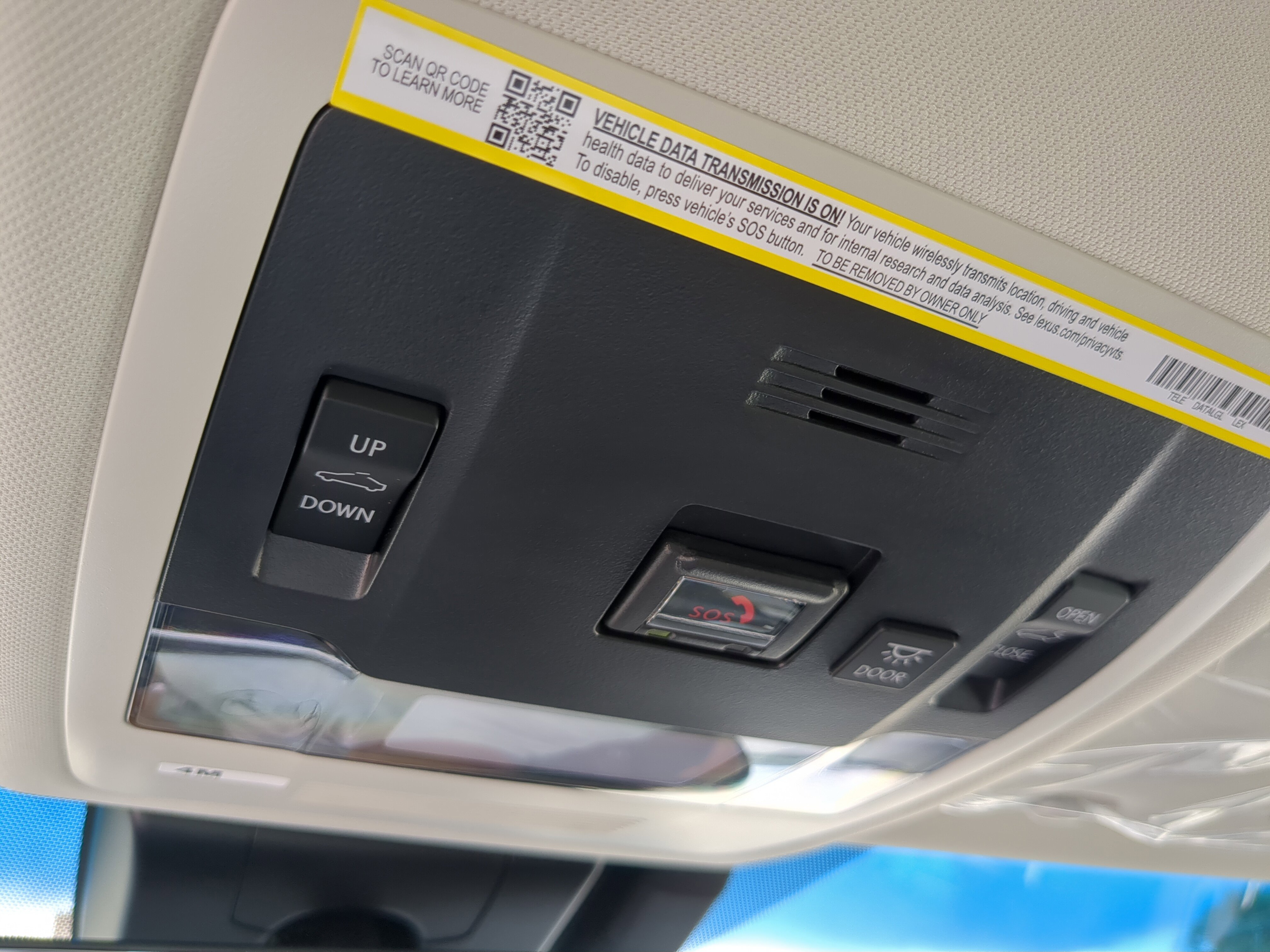 2025 Lexus ES 300h photo 15
