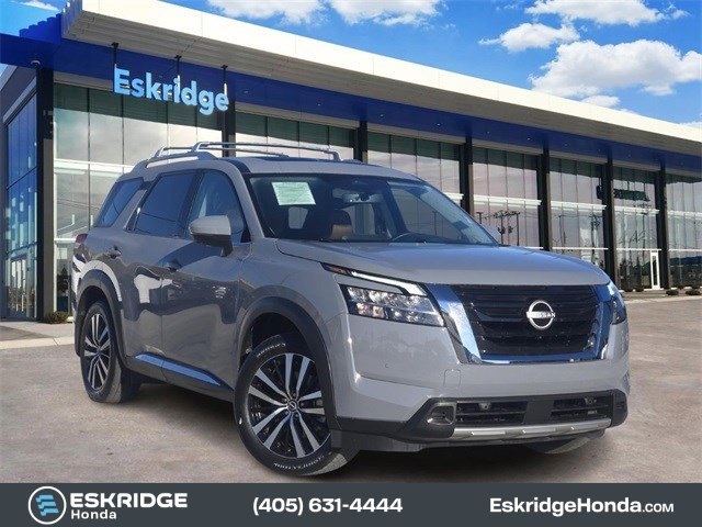 2024 Nissan Pathfinder Platinum's photo