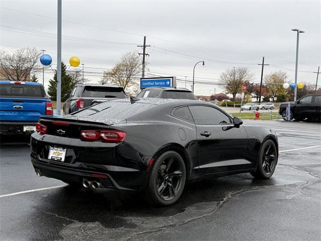 2021 Chevrolet Camaro LT1 photo 2