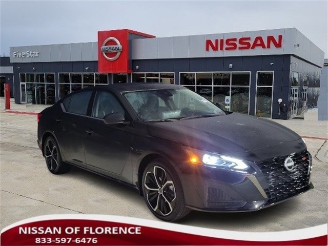 2025 Nissan Altima SR's photo