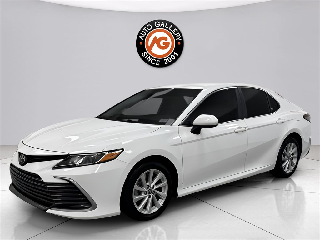 2022 Toyota Camry LE photo 3