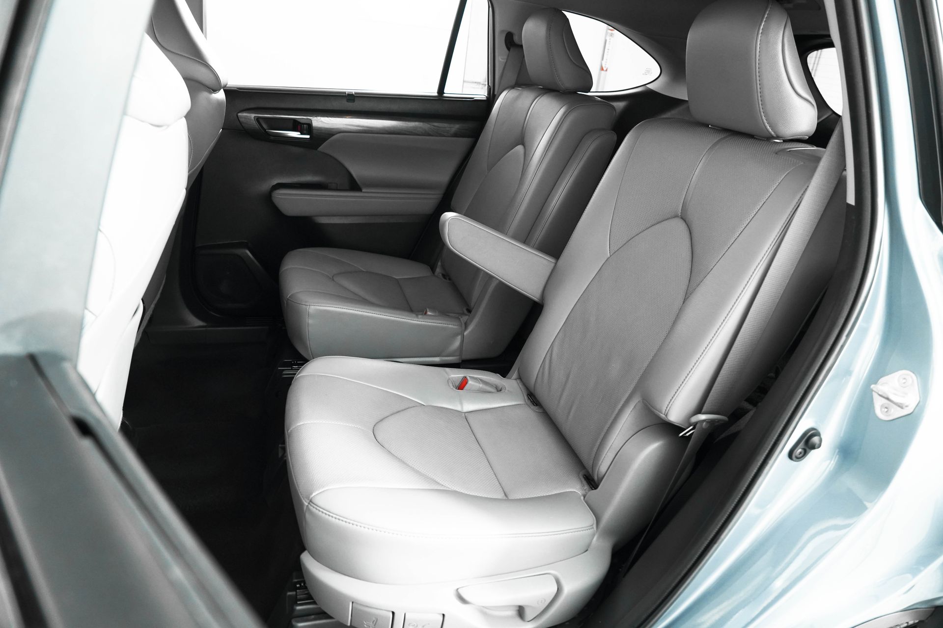 2023 Toyota Highlander L photo 14