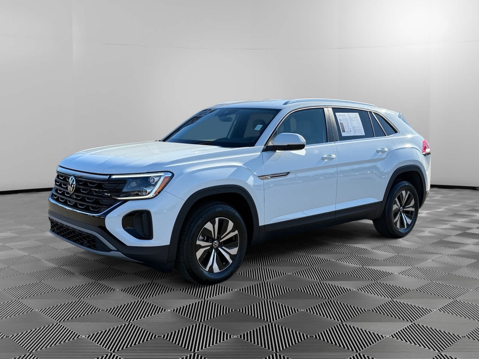 2025 Volkswagen Atlas Cross Sport SE's photo