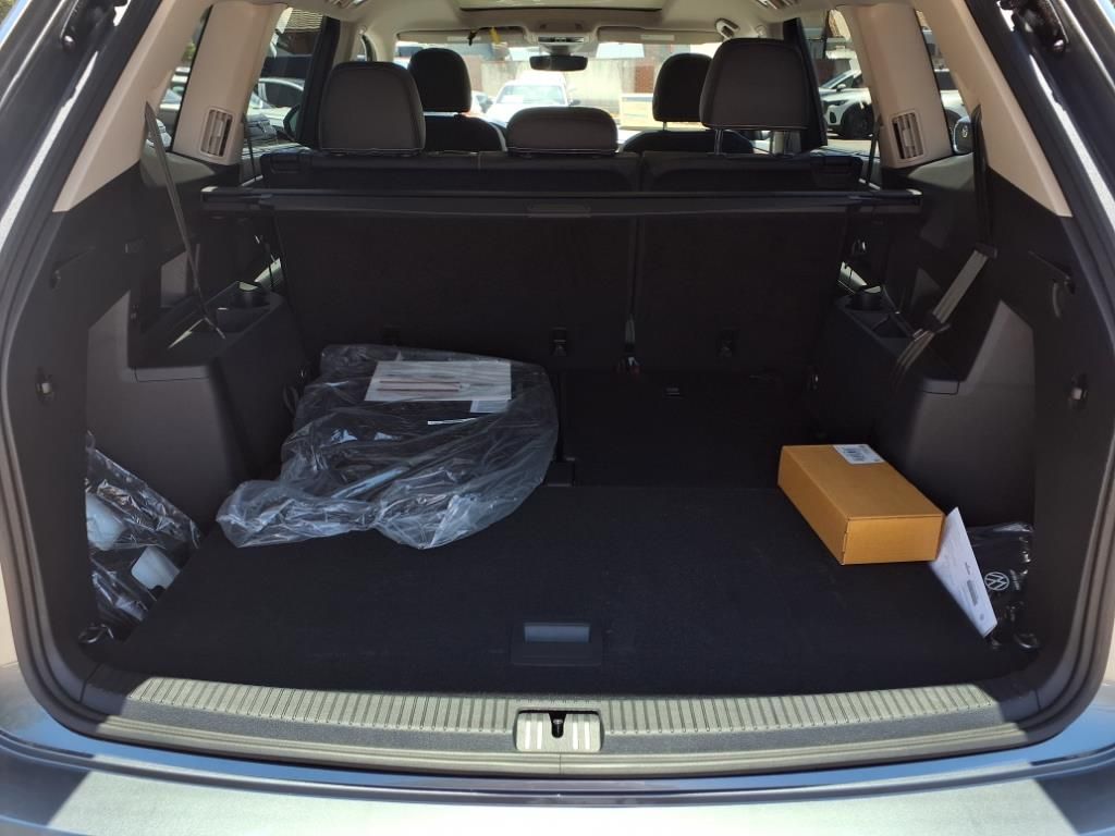 2025 Volkswagen Atlas SE Technology photo 4
