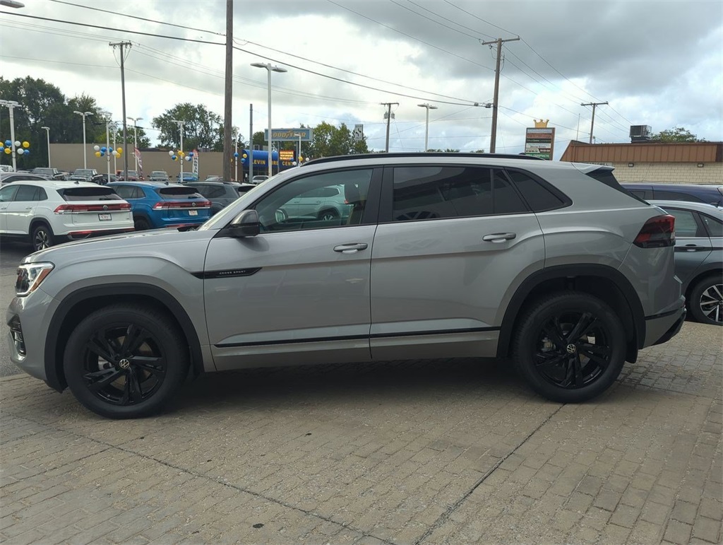 2026 Volkswagen Atlas Cross Sport SEL R-Line photo 3