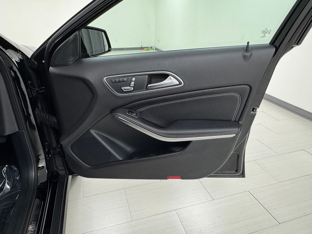 2020 Mercedes Benz GLA 250 4MATIC photo 13