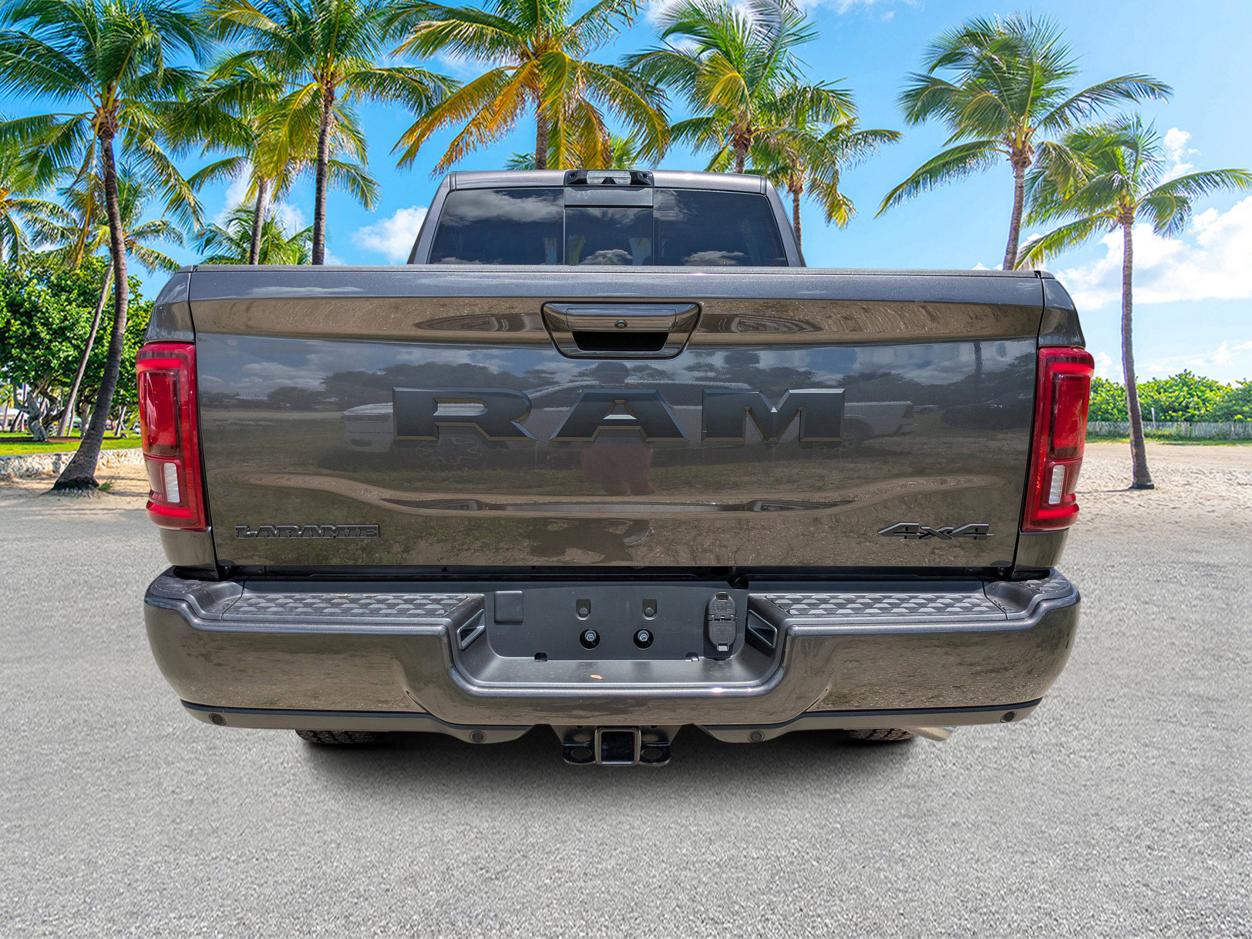 2025 Ram 3500 Laramie photo 4