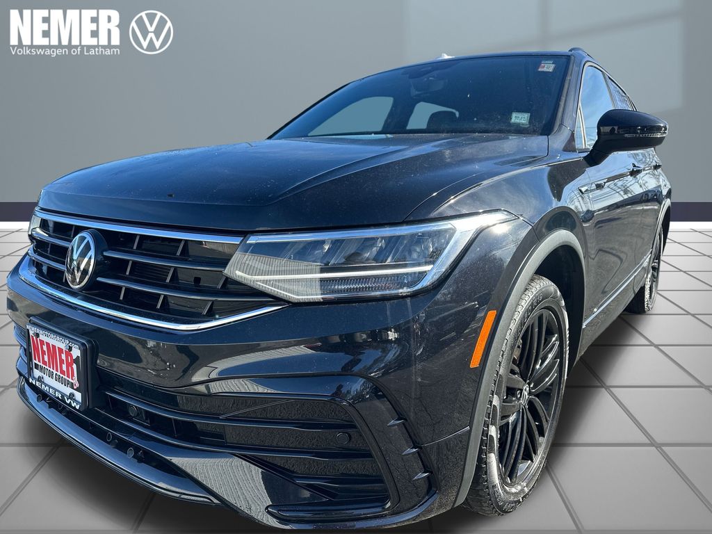 2022 Volkswagen Tiguan SE R-LINE BLACK's photo
