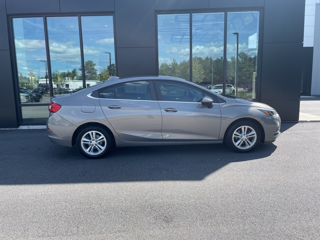 2018 Chevrolet Cruze LT photo 3