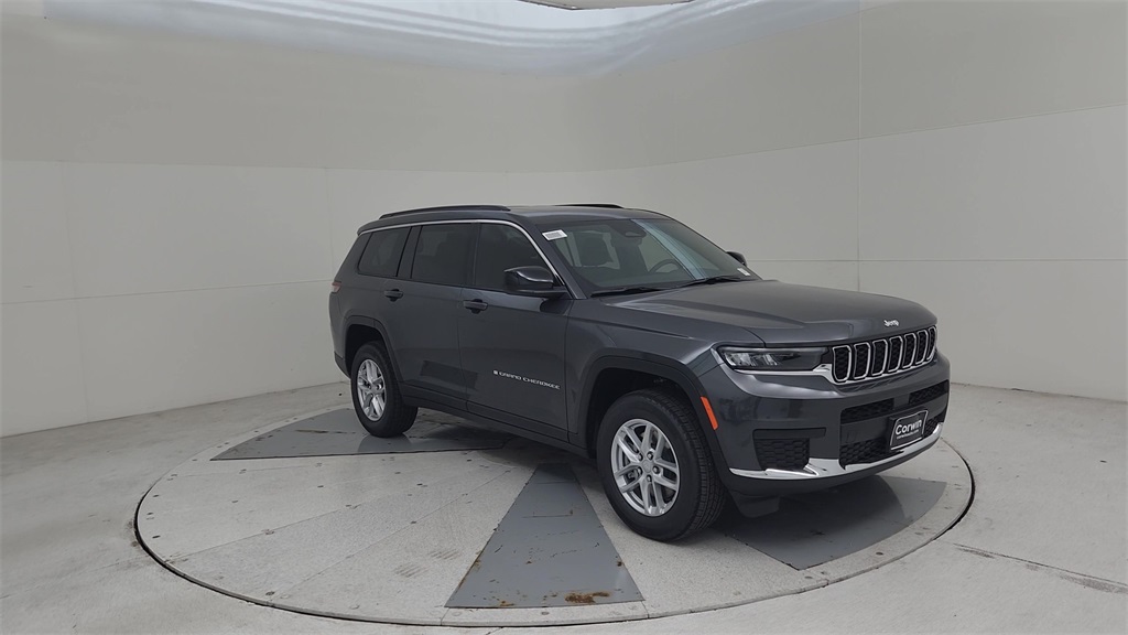 2025 Jeep Grand Cherokee Laredo X photo 3