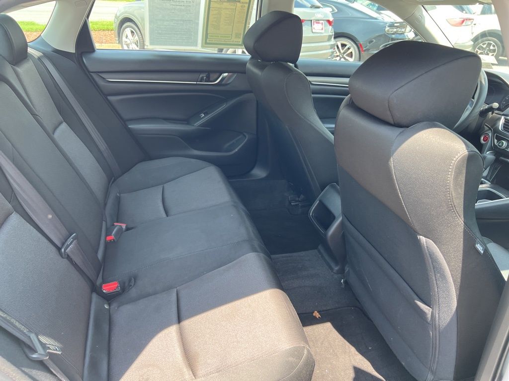 2018 Honda Accord LX 1.5T photo 6