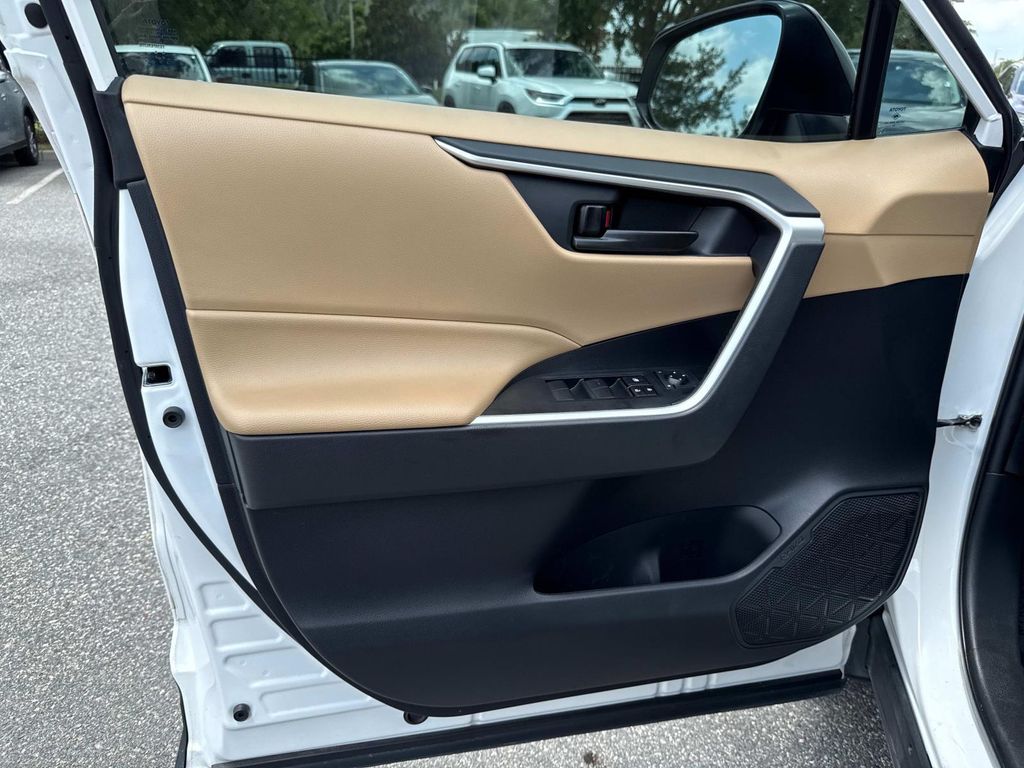 2024 Toyota RAV4 Hybrid LE photo 17