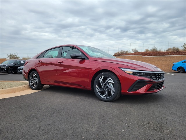 2025 Hyundai Elantra SEL Sport photo 2