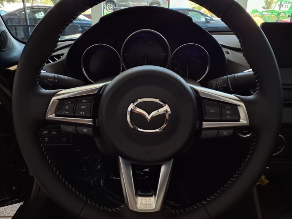 2025 Mazda MX-5 Miata Miata RF Grand Touring photo 7