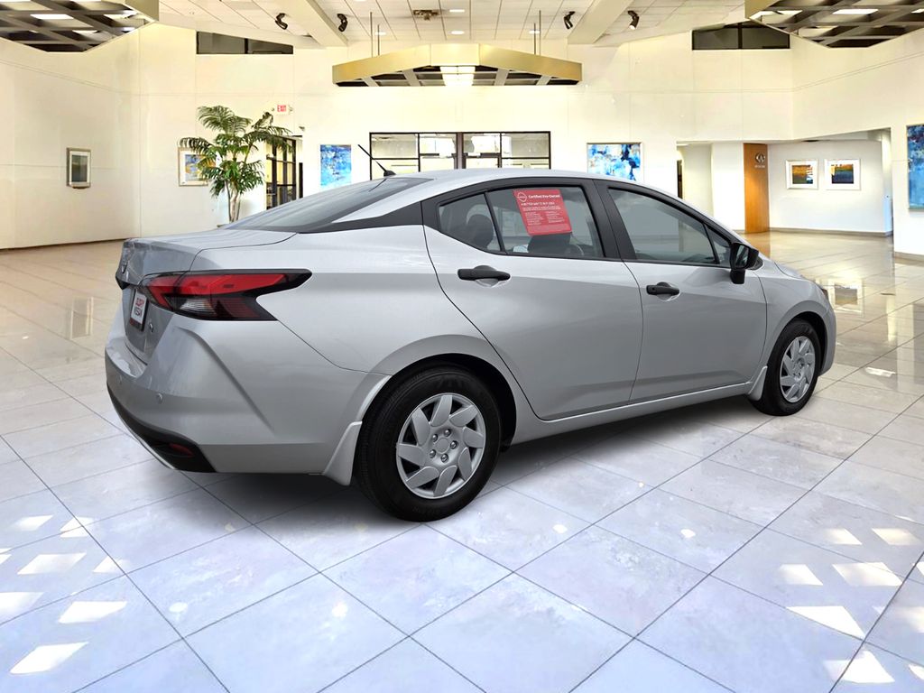 2024 Nissan Versa 1.6 S photo 6