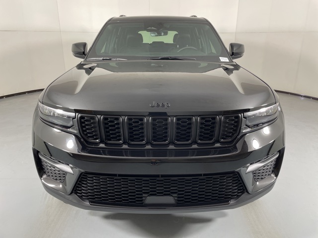 2025 Jeep Grand Cherokee Laredo Altitude photo 2