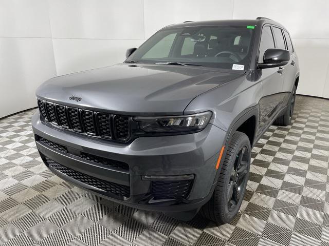 2025 Jeep Grand Cherokee Limited photo 3