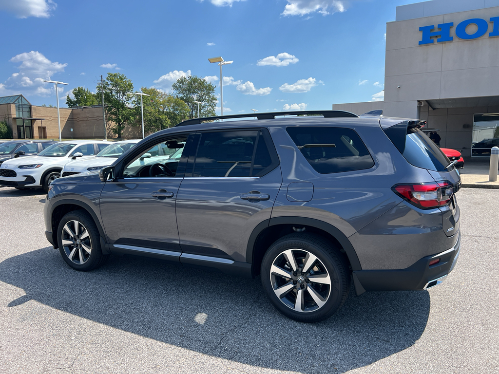 2025 Honda Pilot Touring photo 3