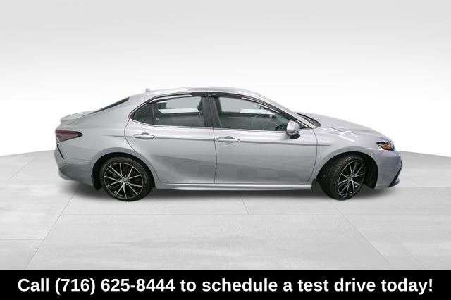 2022 Toyota Camry SE photo 7