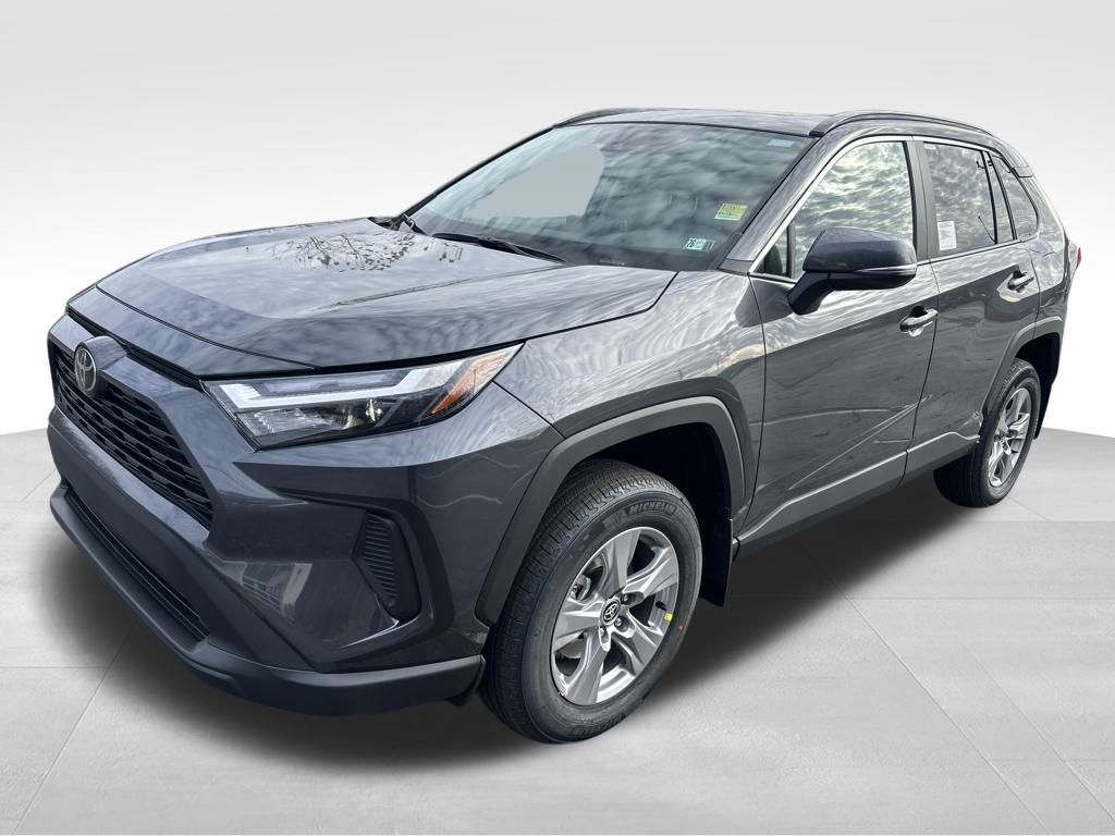 2025 Toyota RAV4 XLE's photo