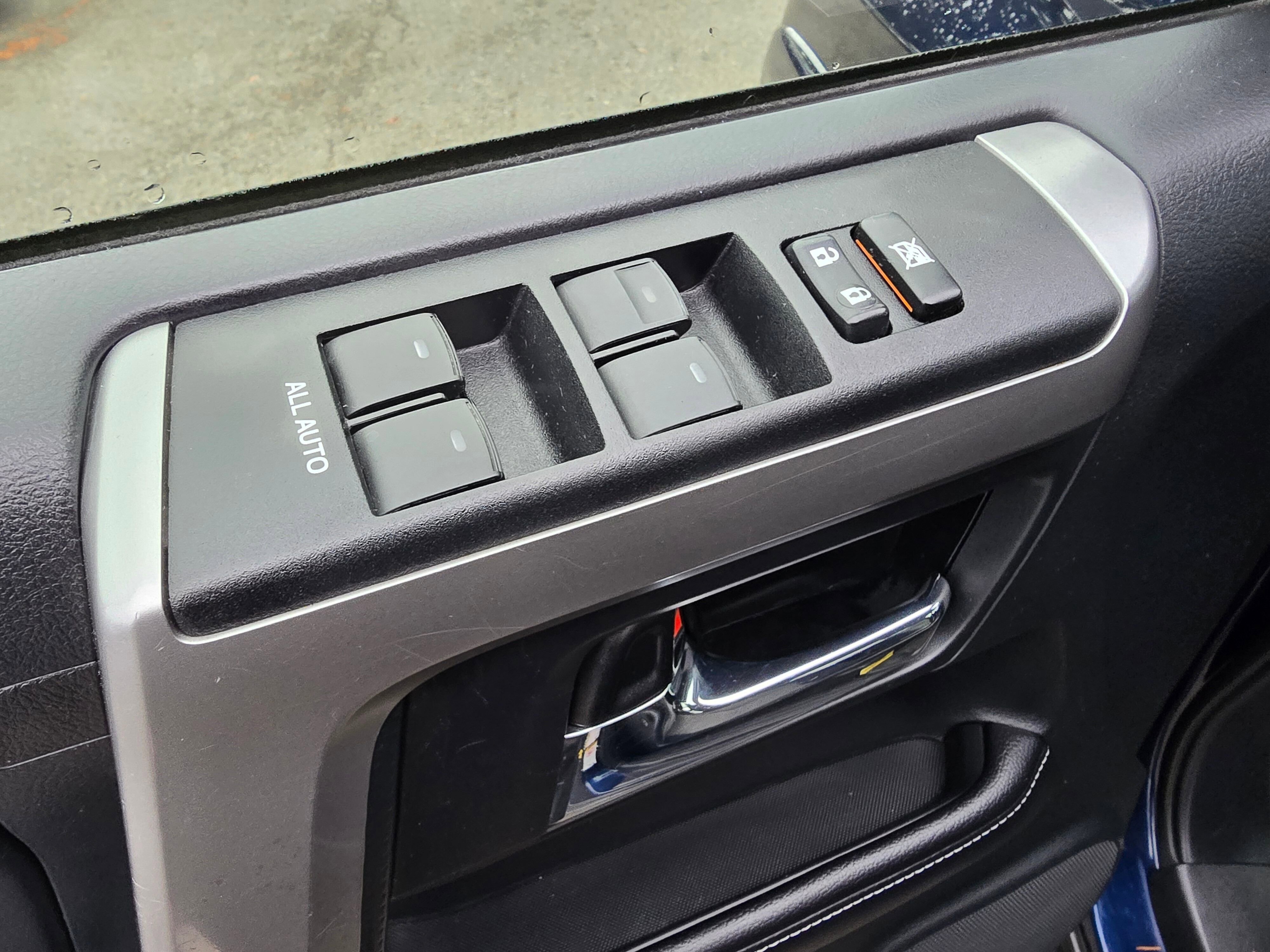 2015 Toyota 4Runner Limited photo 2