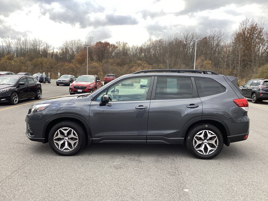 2023 Subaru Forester Premium photo 4