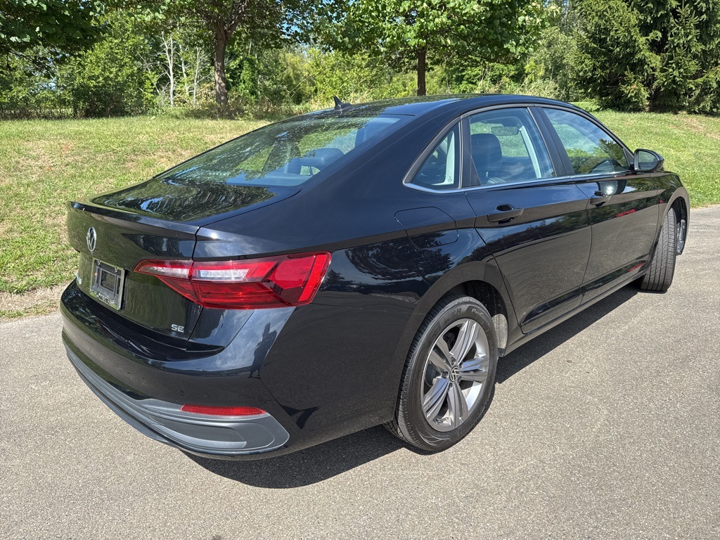 2022 Volkswagen Jetta 1.5T SE photo 9