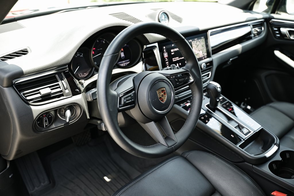 2024 Porsche Macan T photo 3