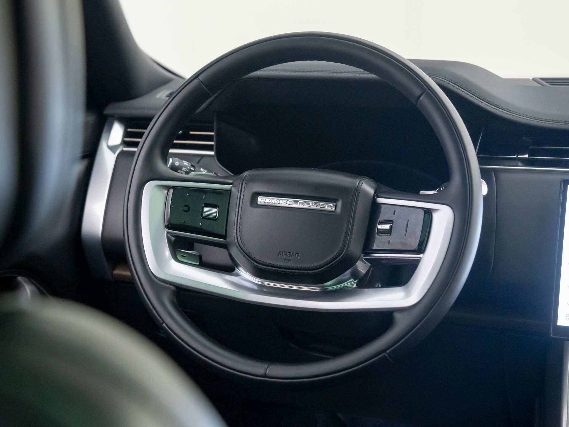 2025 Land Rover Range Rover SE photo 10