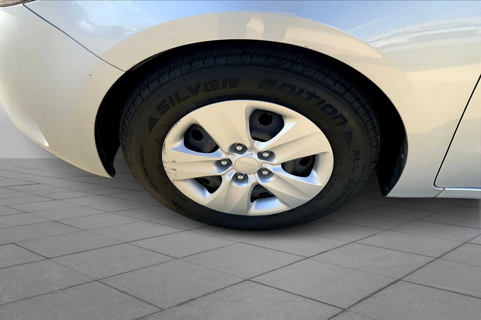 2017 Kia Forte LX Base photo 10