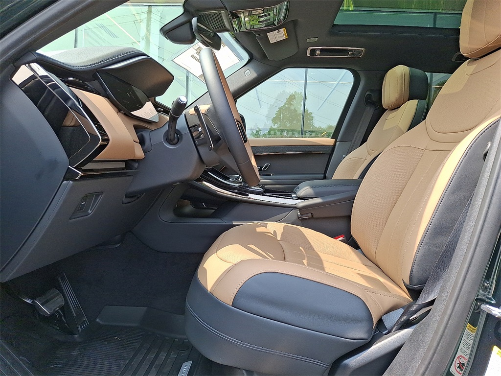 2025 Land Rover Range Rover Sport SE photo 9
