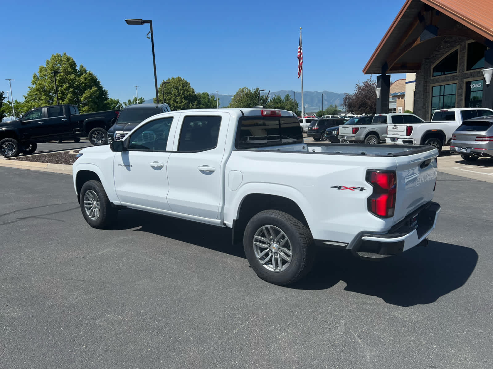 2025 Chevrolet Colorado Work Truck LT photo 3