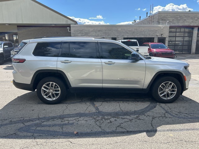 2021 Jeep Grand Cherokee Laredo photo 3
