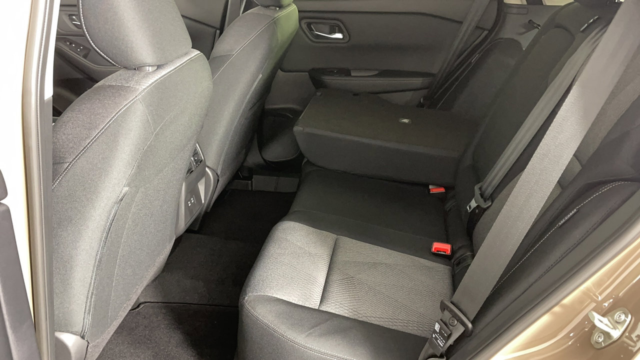 2025 Nissan Rogue SV photo 13