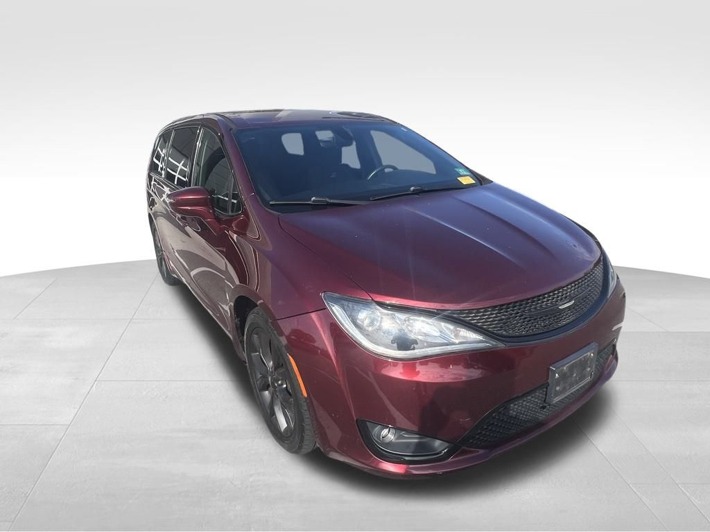 2018 Chrysler Pacifica Touring Plus photo 2