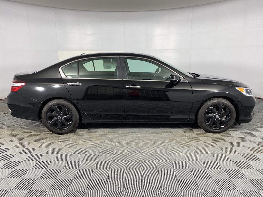 2017 Honda Accord EX photo 22