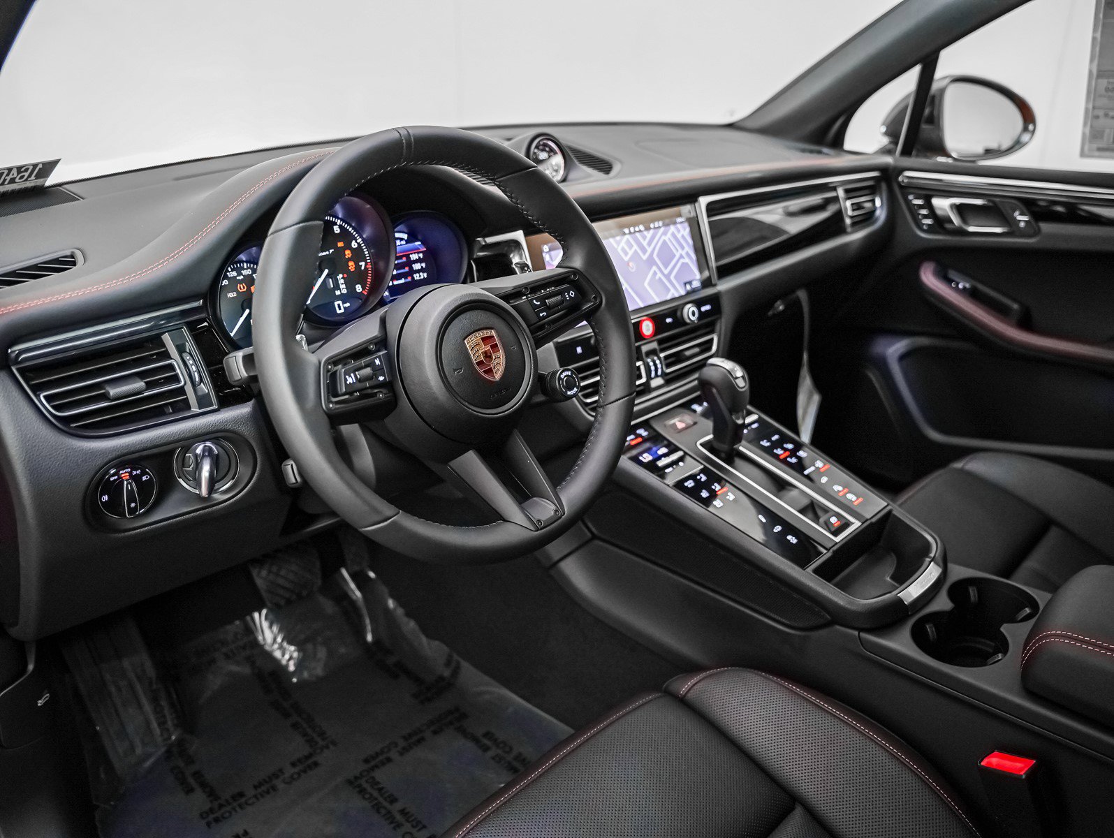 2025 Porsche Macan T photo 4