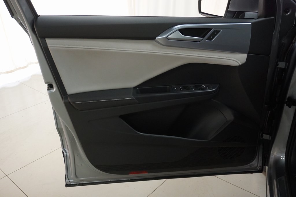 2025 Volkswagen Taos SE photo 20