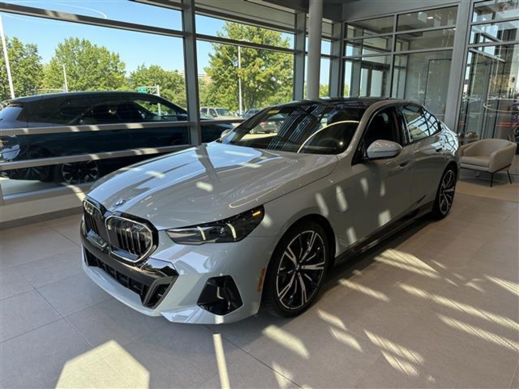 2026 Bmw 550e xDrive photo 3